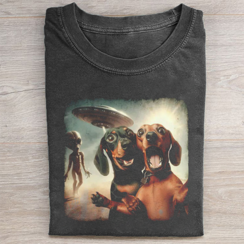Two Dachshunds Frightened UFO Alien T-shirt